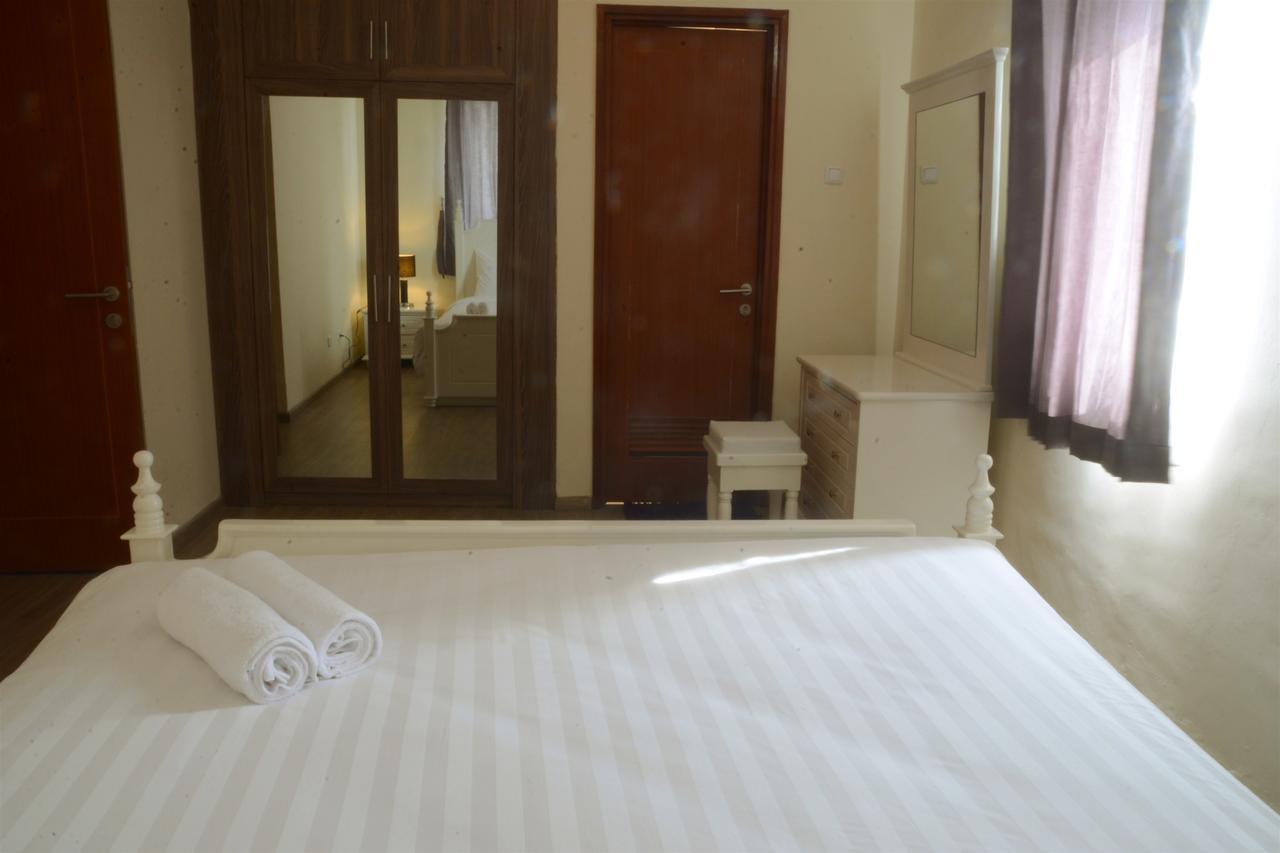 3Br Grand Palace With Private Bathtub By Travelio ジャカルタ エクステリア 写真